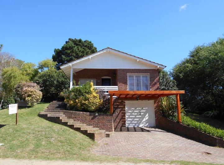 Casa 3 dormitorios. | Del Tiburón al 400