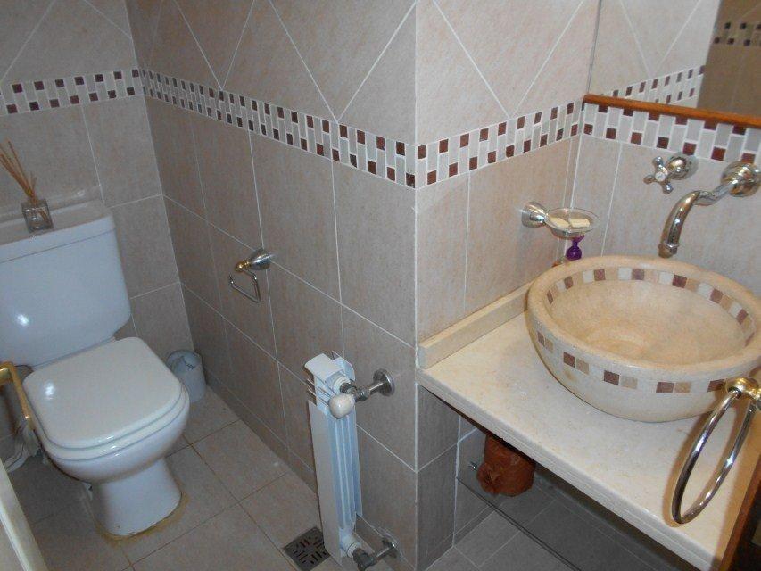 Chalet colonial, en dos plantas, de 4 dorm, dependencias, ga