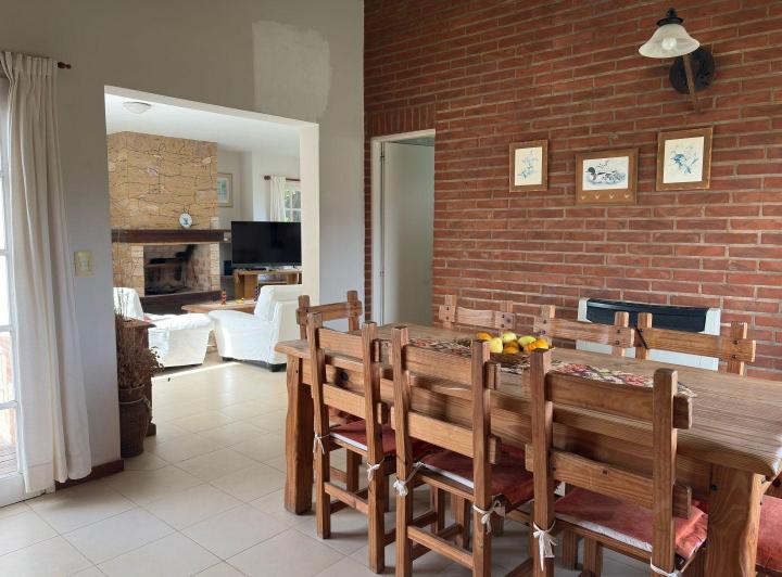 Foto de En Alquiler Temp: Chalet de 3 dormitorios y 2 baños 80 mts d, imagen 1