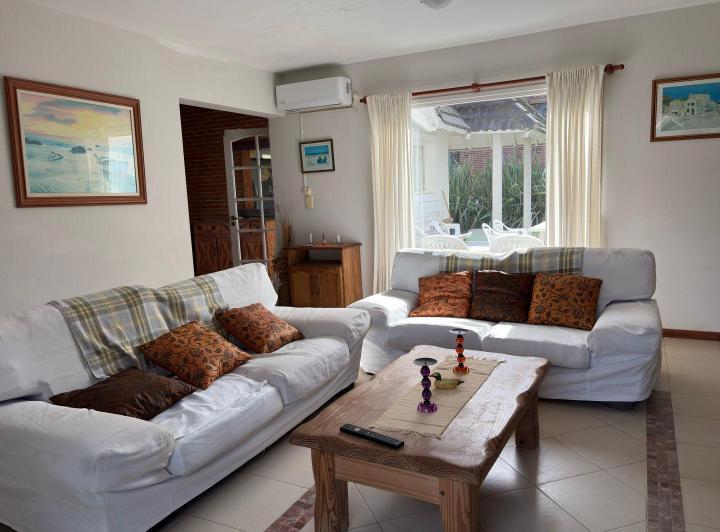 Foto de En Alquiler Temp: Chalet de 3 dormitorios y 2 baños 80 mts d, imagen 3
