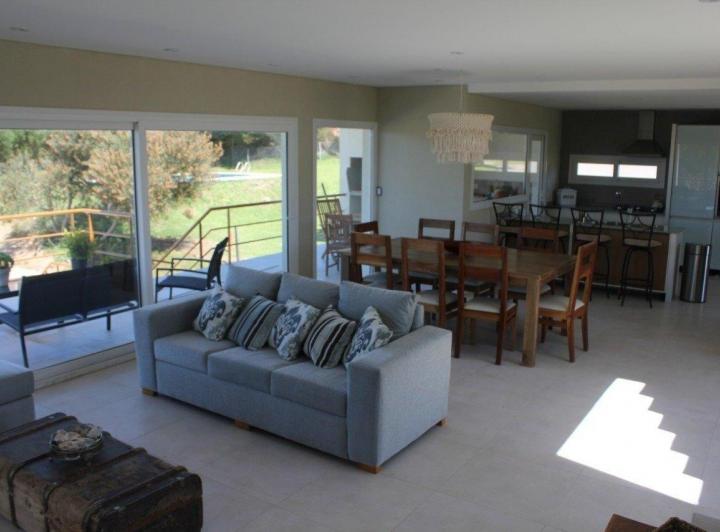 En Venta: Costa Esmeralda: Minimalista de 4 dorm, 3 baños co 4