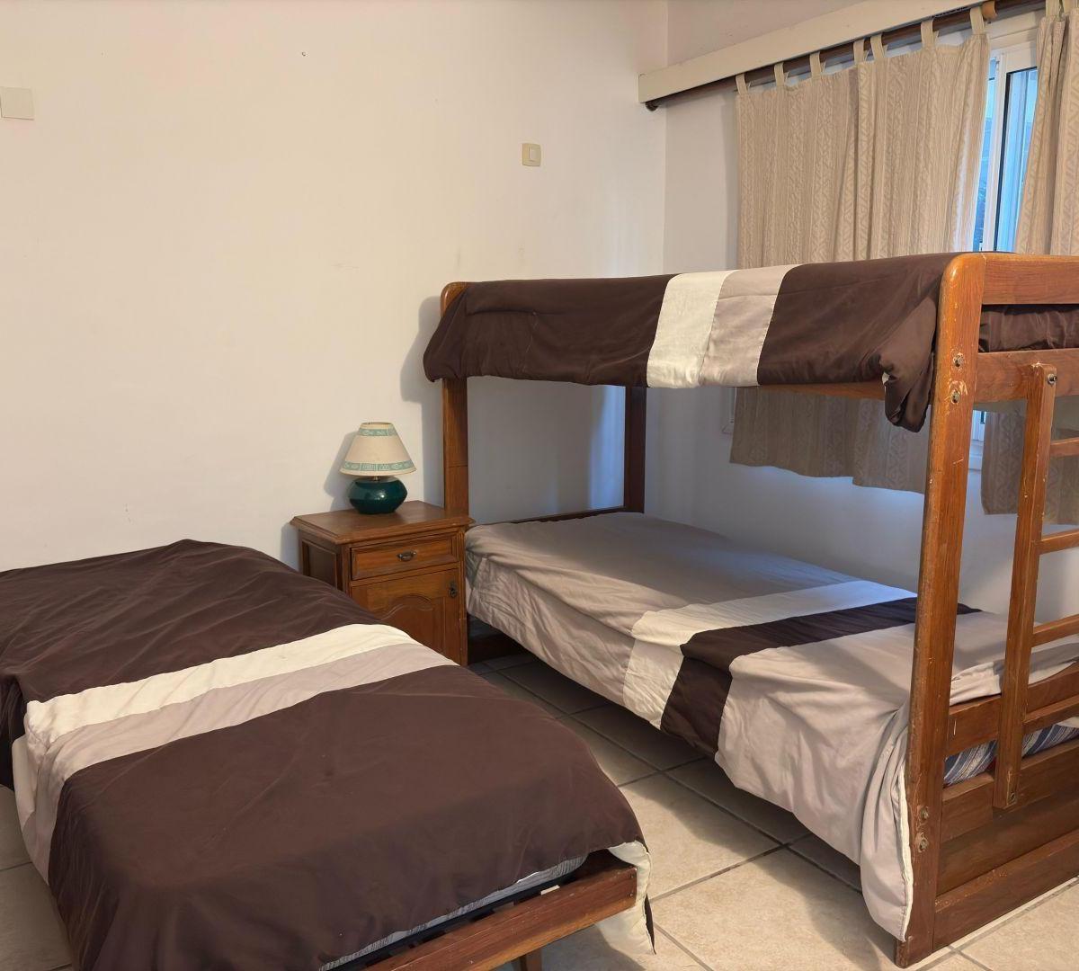 Casa 5 dormitorios. | De la Foca al 600