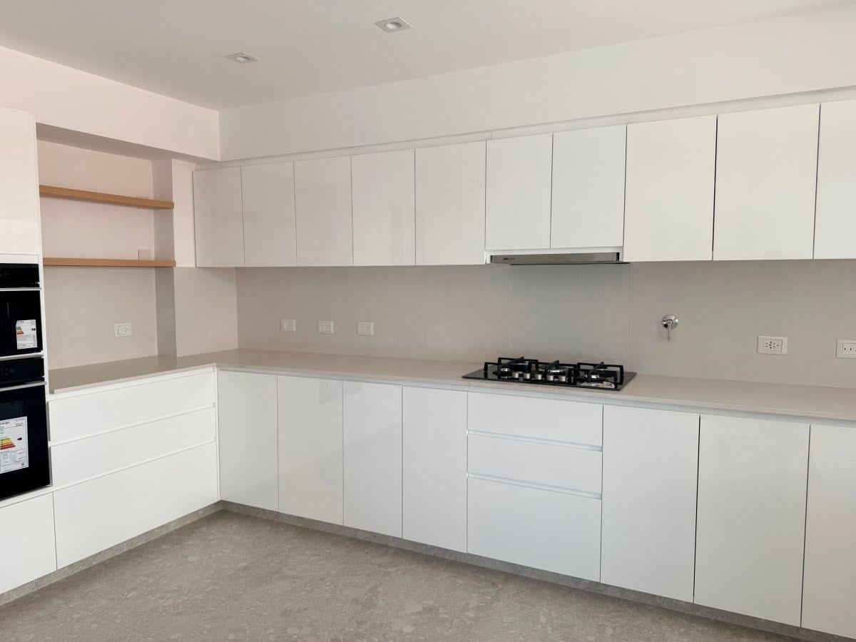 Foto de Alquiler departamento 5 ambientes con cochera en Barrio Parque, imagen 4