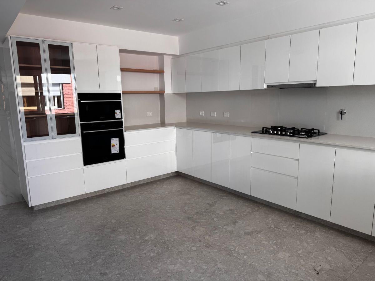 Foto de Alquiler departamento 5 ambientes con cochera en Barrio Parque, imagen 5