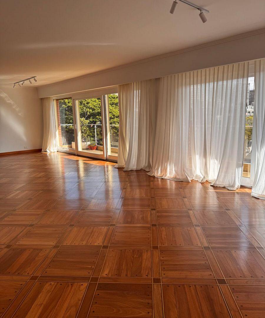 Foto de Alquiler departamento 5 ambientes con cochera en Barrio Parque, imagen 2