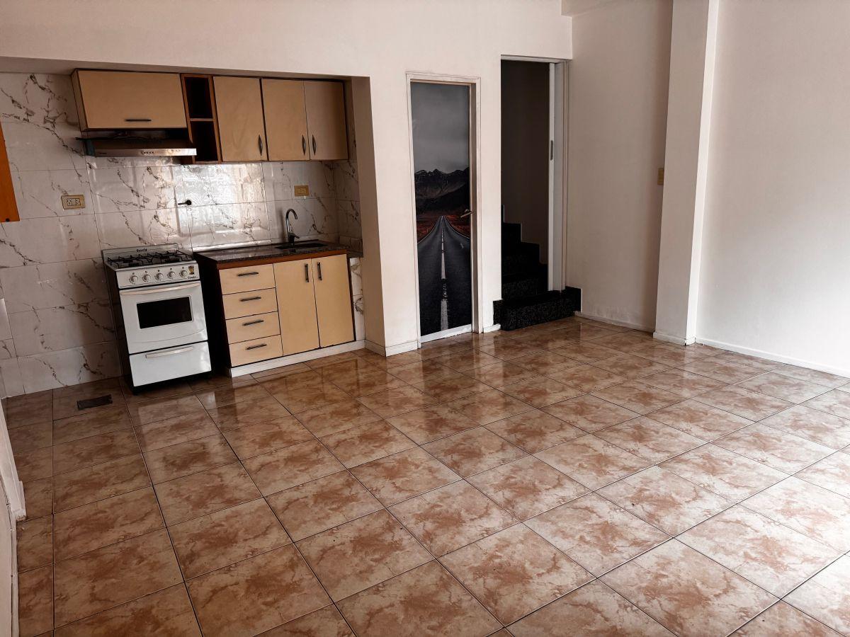 Foto de Alquiler departamento ph 3 ambientes Parque Chacabuco, imagen 1