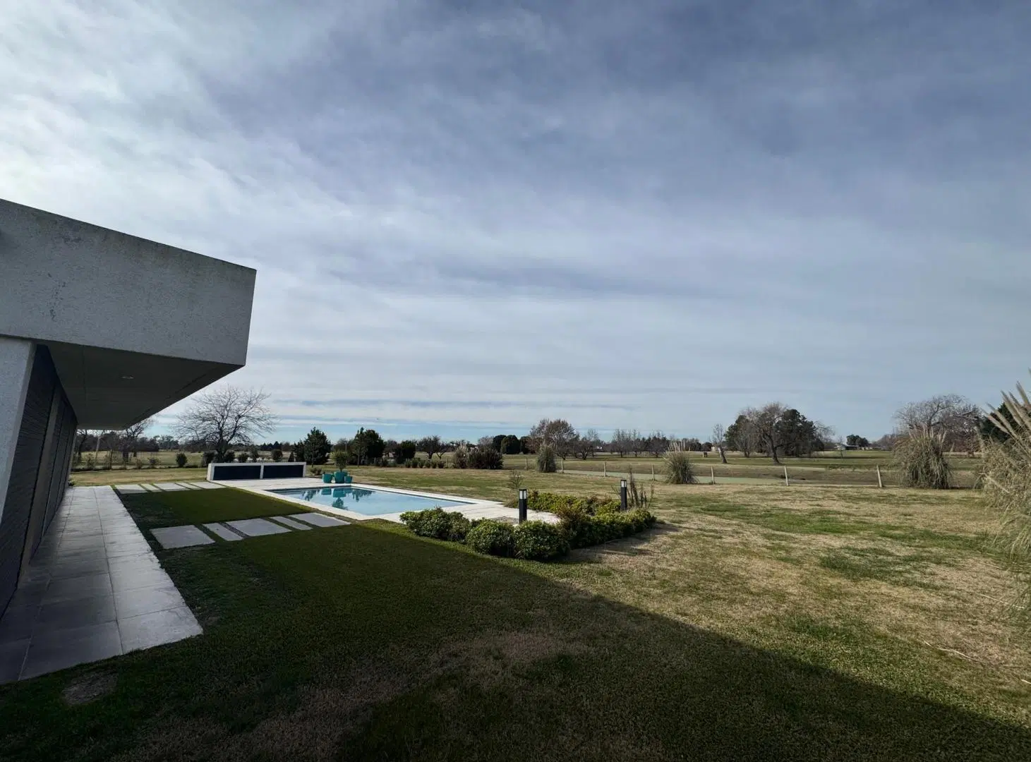 Hermosa Casa B° La Primavera Golf Carlos Keen 2