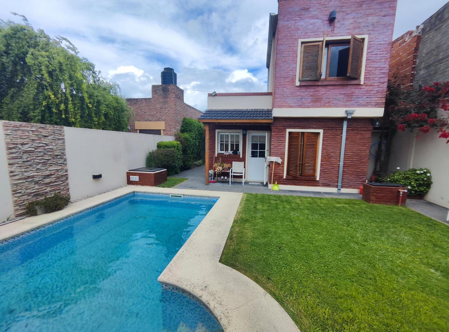 Foto de Hermosa Casa en Bº San Bernardo Lujan, imagen 2