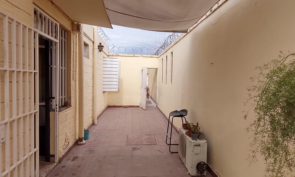 Zeballos Vende Casa Esquina en Venta B Módica de Las Heras. 1