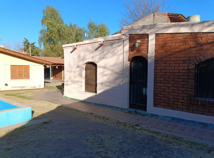 Zeballos Ofrece en Alquiler dos casas juntas, Chacras de Coria, Luján, Mendoza. 4