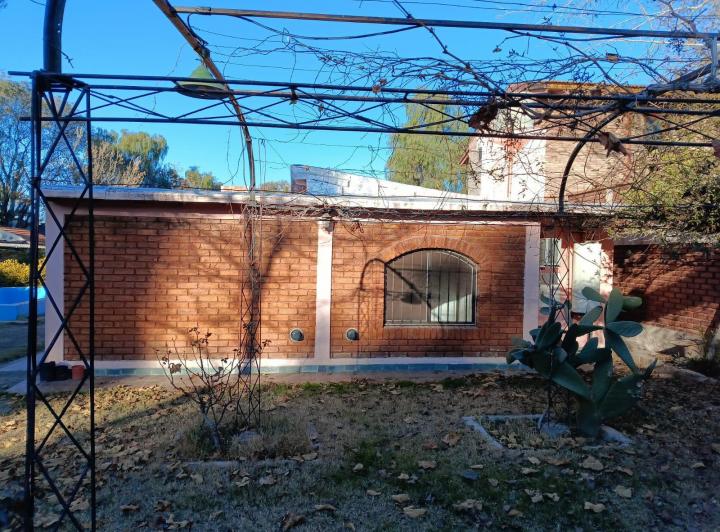 Zeballos Ofrece en Alquiler dos casas juntas, Chacras de Coria, Luján, Mendoza. 2