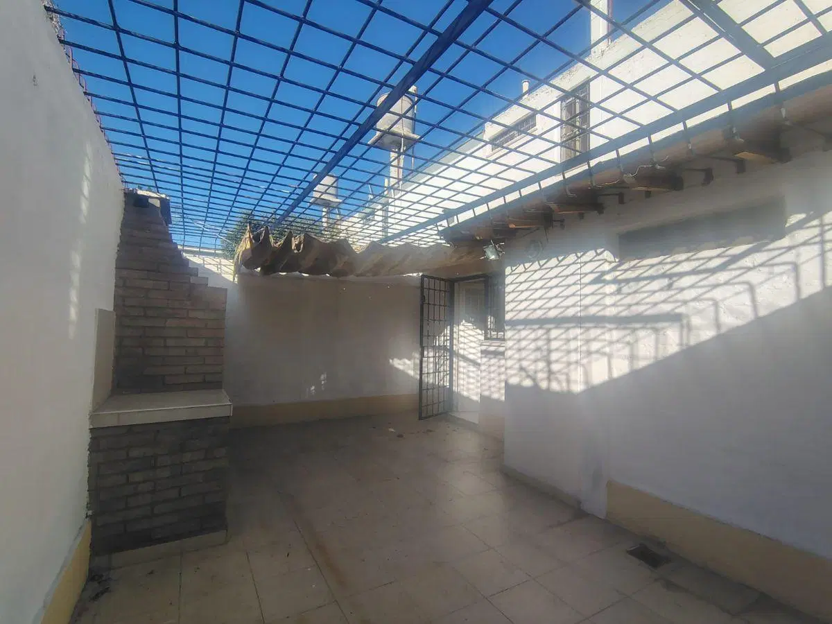 ZEBALLOS Ofrece en alquiler: Dúplex 2 dormitorios, 2 baños, Cochera ubicado en Las Heras. 2