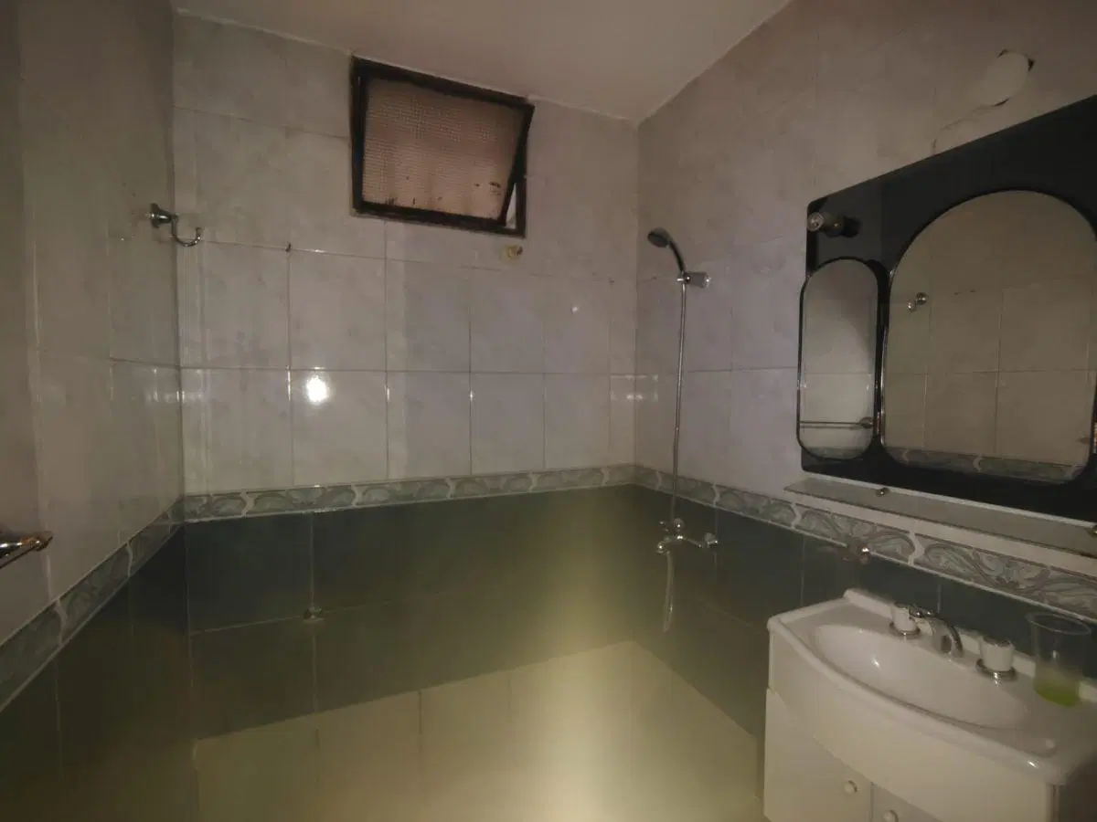 ZEBALLOS Ofrece en alquiler: Casa 3 dormitorios, 2 baños, 2 Cocheras ubicado en calle Monseñor Orzal 3