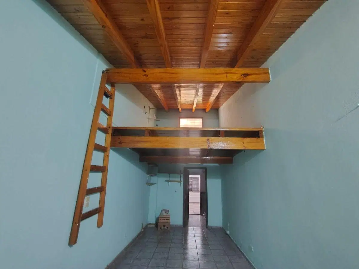 ZEBALLOS Ofrece en alquiler: Casa 3 dormitorios, 2 baños, 2 Cocheras ubicado en calle Monseñor Orzal 4