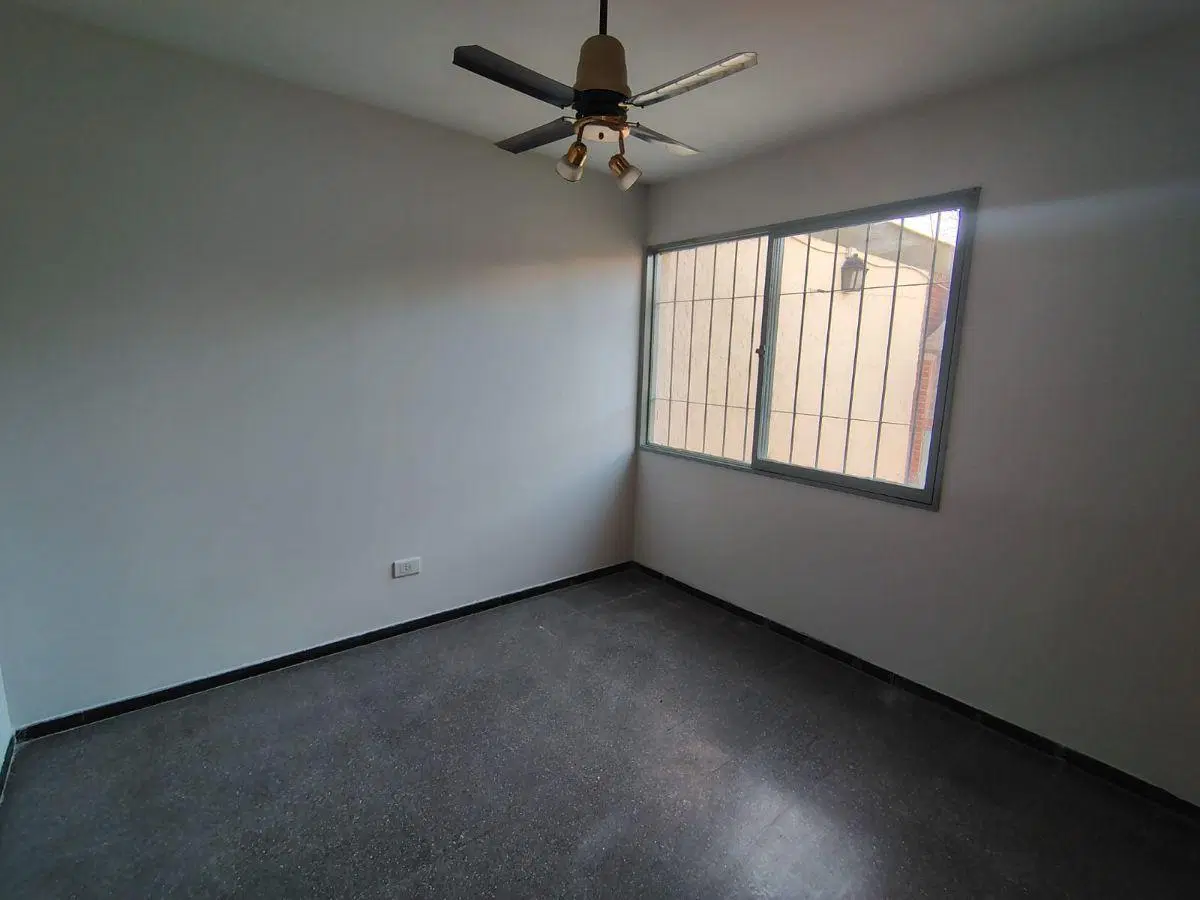 ZEBALLOS Ofrece en alquiler: Casa 3 dormitorios, Cochera, patio.Las Heras. 2
