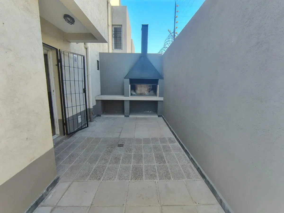 ZEBALLOS Ofrece en alquiler: Dúplex 2 dormitorio, 2 baños, Cochera ubicado en Calle Gargantini al 39 8