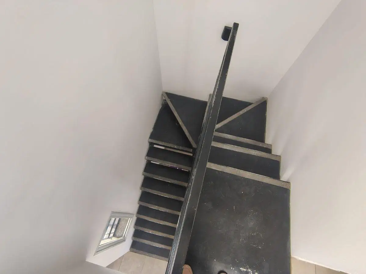 ZEBALLOS Ofrece en alquiler: Dúplex 2 dormitorio, 2 baños, Cochera ubicado en Calle Gargantini al 39 2