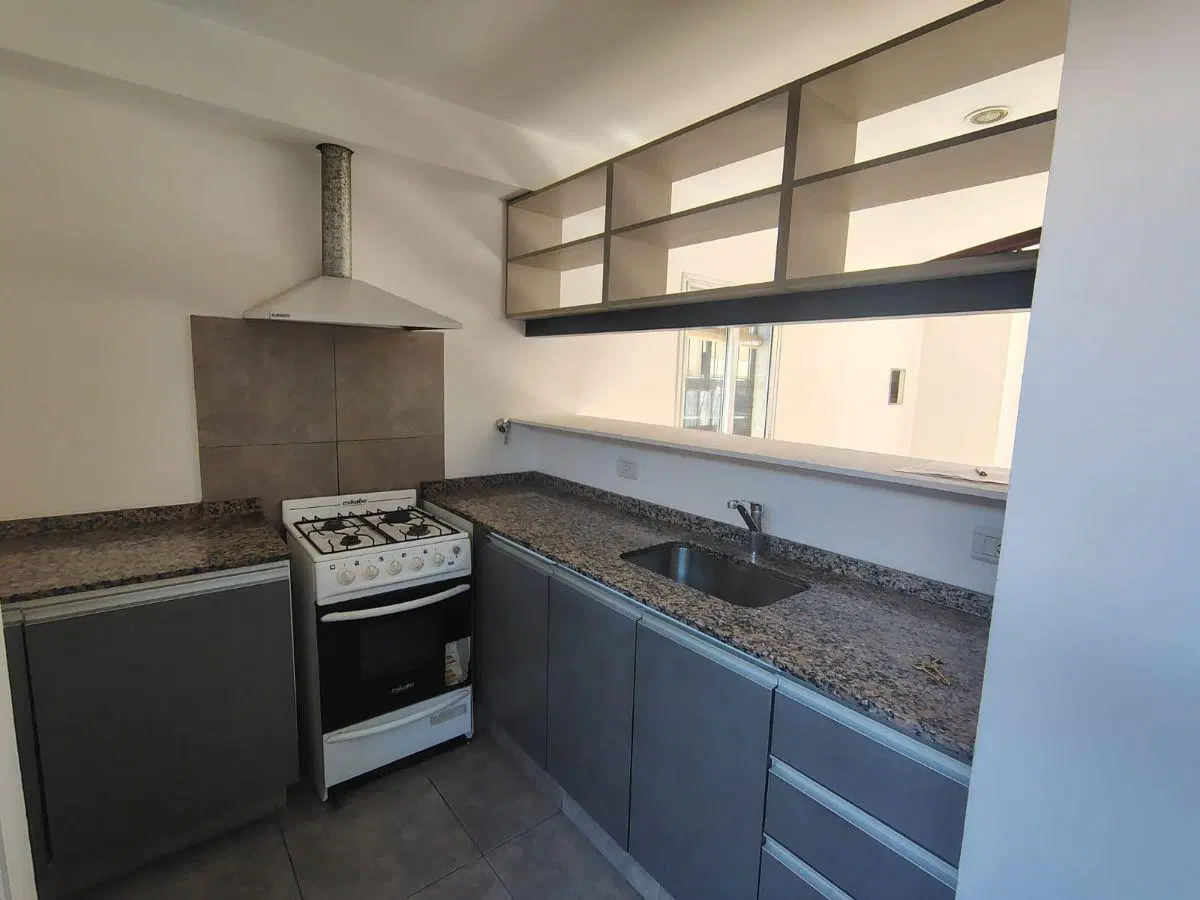 ZEBALLOS Ofrece en alquiler: Dúplex 2 dormitorio, 2 baños, Cochera ubicado en Calle Gargantini al 39 5