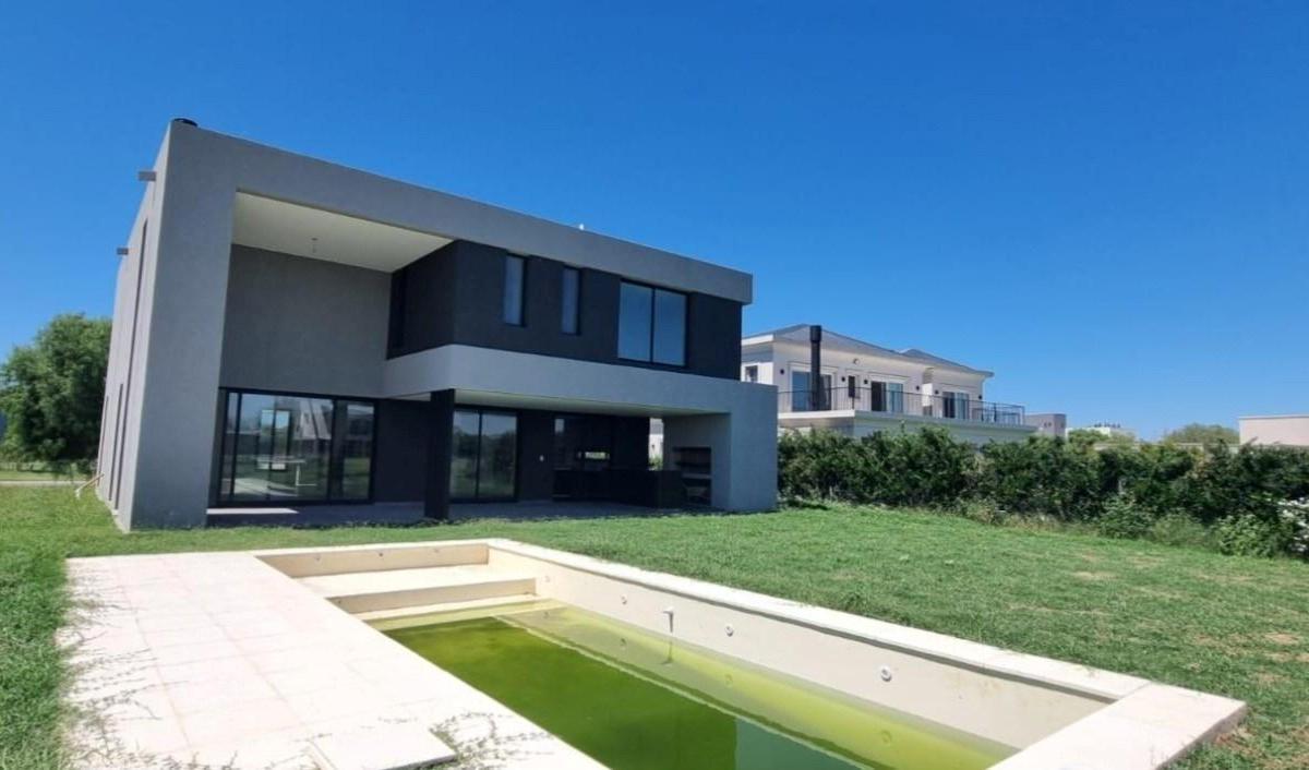 Casa Chalet  en Venta en San Matias, Escobar, G.B.A. Zona Norte