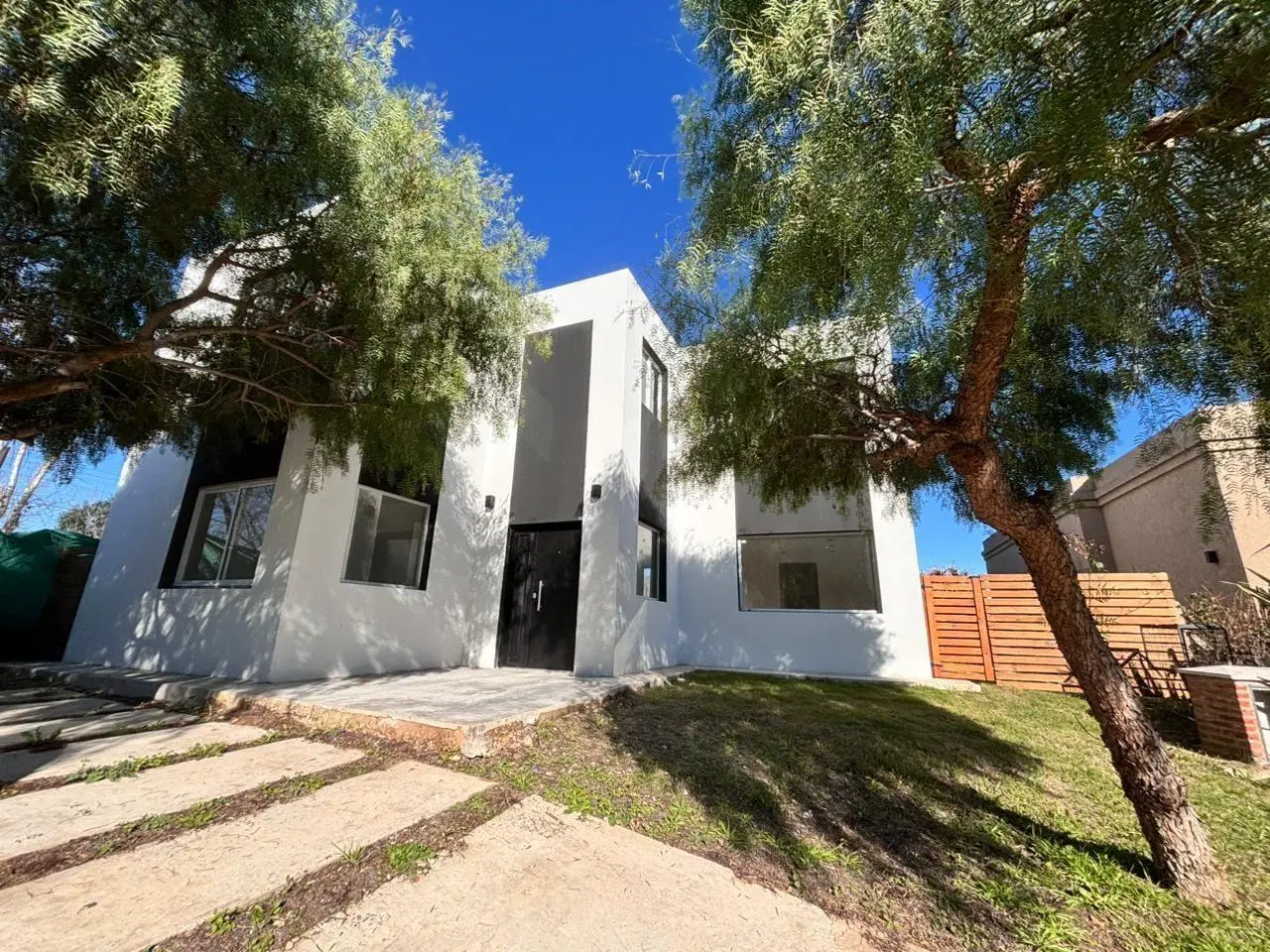 Casa  en Venta en Santa Emilia, Pilar del Este, Pilar 5