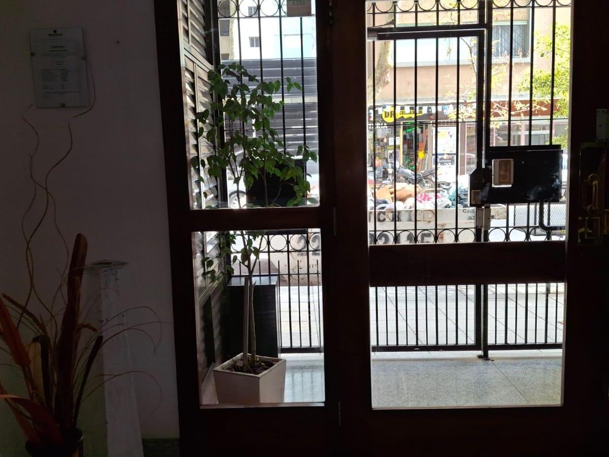 2 Ambientes, Calle con Balcon 1