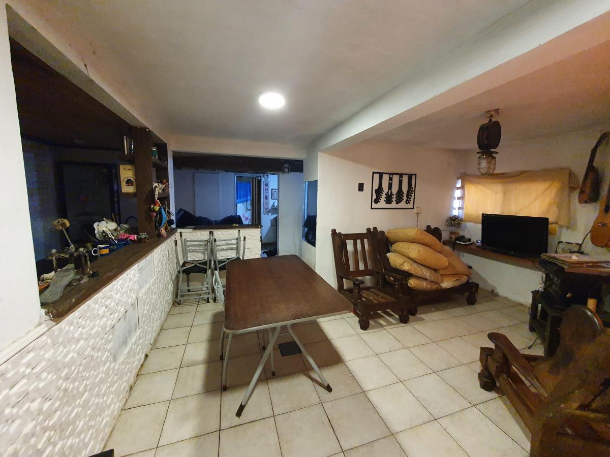 Oportunidad! 2 Deptos + Terreno 3