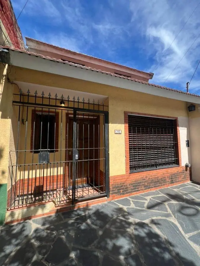 CASA 3 AMB. AL FRENTE C/PATIO 4