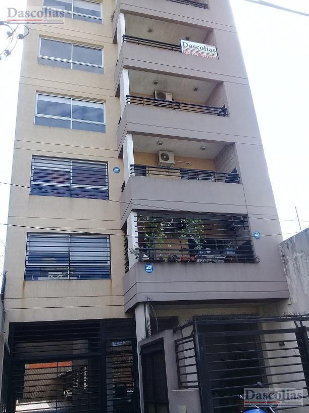 Departamento de 2 ambientes en Remedios de Escalada con Parrilla