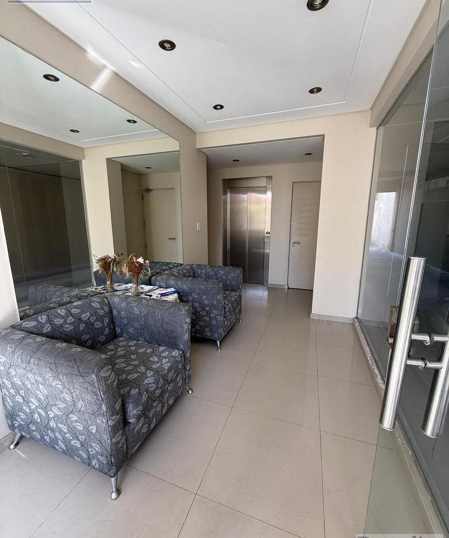Departamento de 2 ambientes Con Cochera.