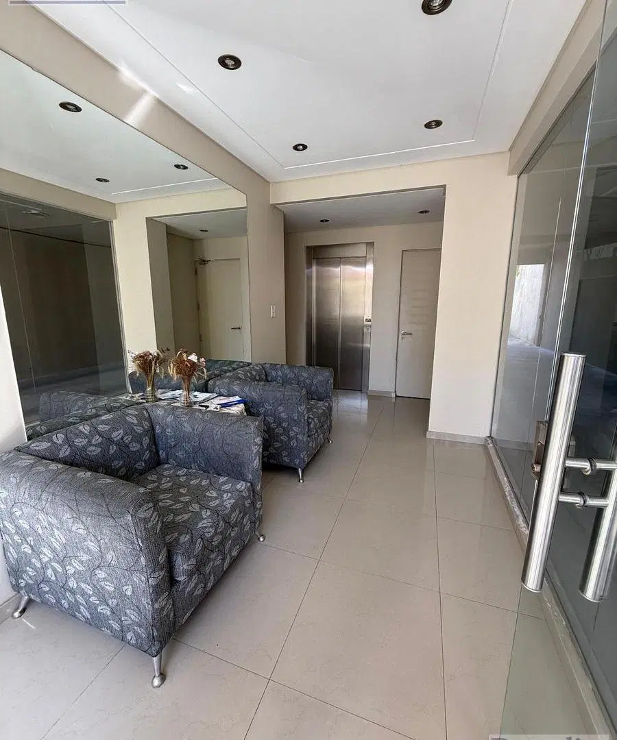 Departamento de 2 ambientes Con Cochera. 3