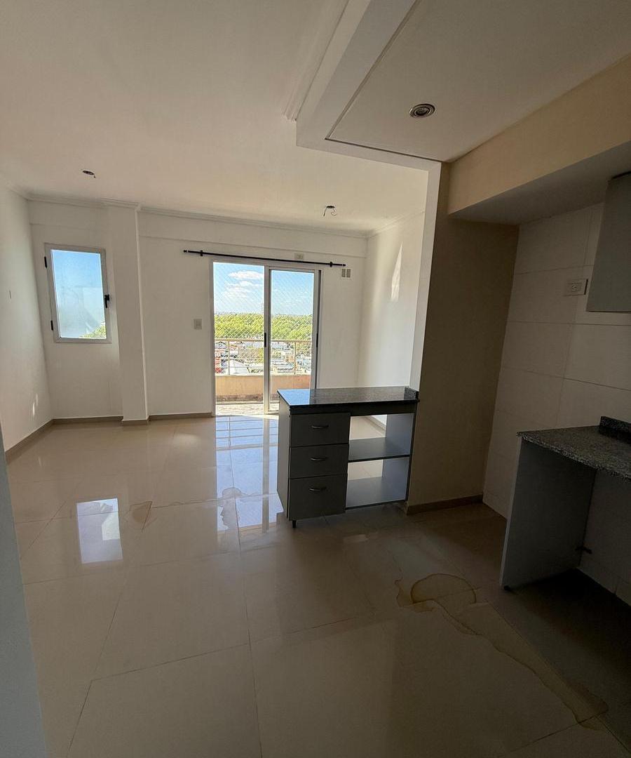 Foto de Hermoso departamento de 2 ambientes Con Cochera cercano a centro de, imagen 4