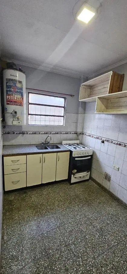 P.H. DE 3 AMBIENTES AMPLIO EN MUY BUENA UBICACION CON 2 PATIOS 2