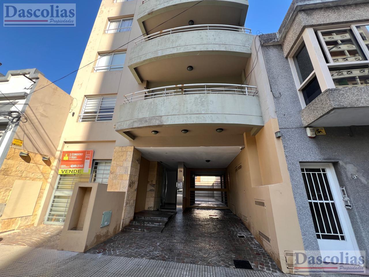 Departamento de 2 ambientes en pleno centro de Escalada