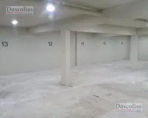 Cochera cubierta en excelente ubicación, a metros de Yrigoyen. 3