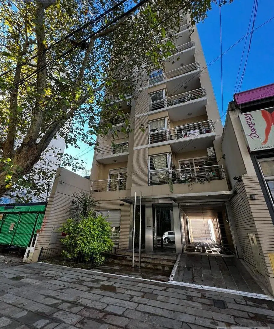 HERMOSO SEMIPISO DE 2 AMB A MTS DE LAS LOMITAS 3