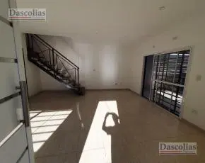 Duplex de 3 ambientes en excelente ubicación. 3