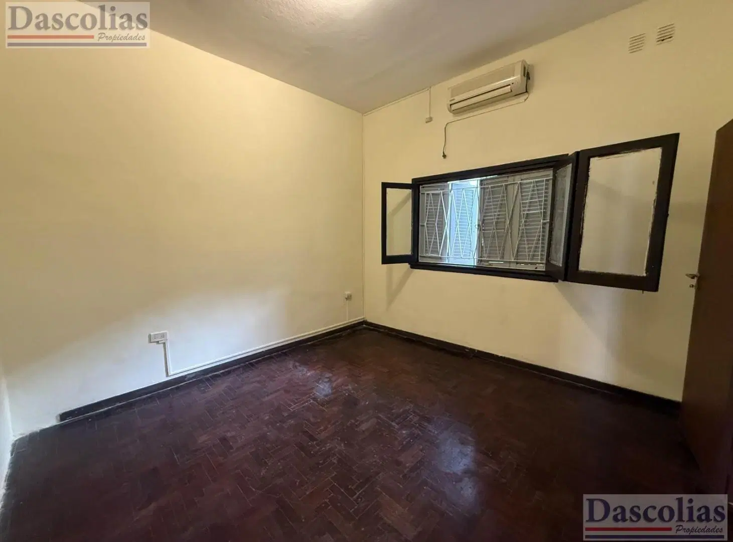 Muy lindo ph de 3 ambientes por pasillo, con patio, en buena ubicación. 3
