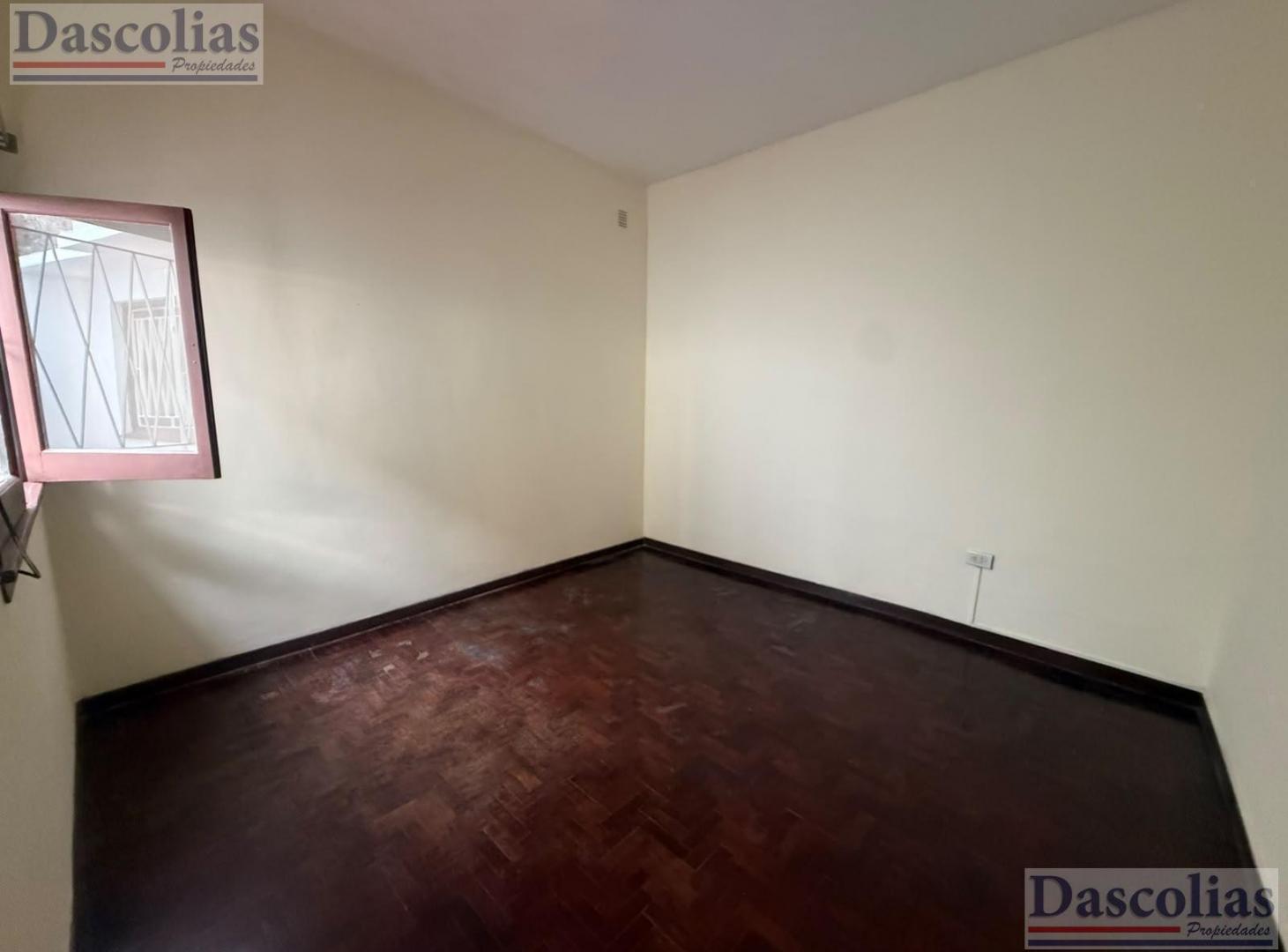 Foto de Muy lindo ph de 3 ambientes por pasillo, con patio, en buena ubicación., imagen 2