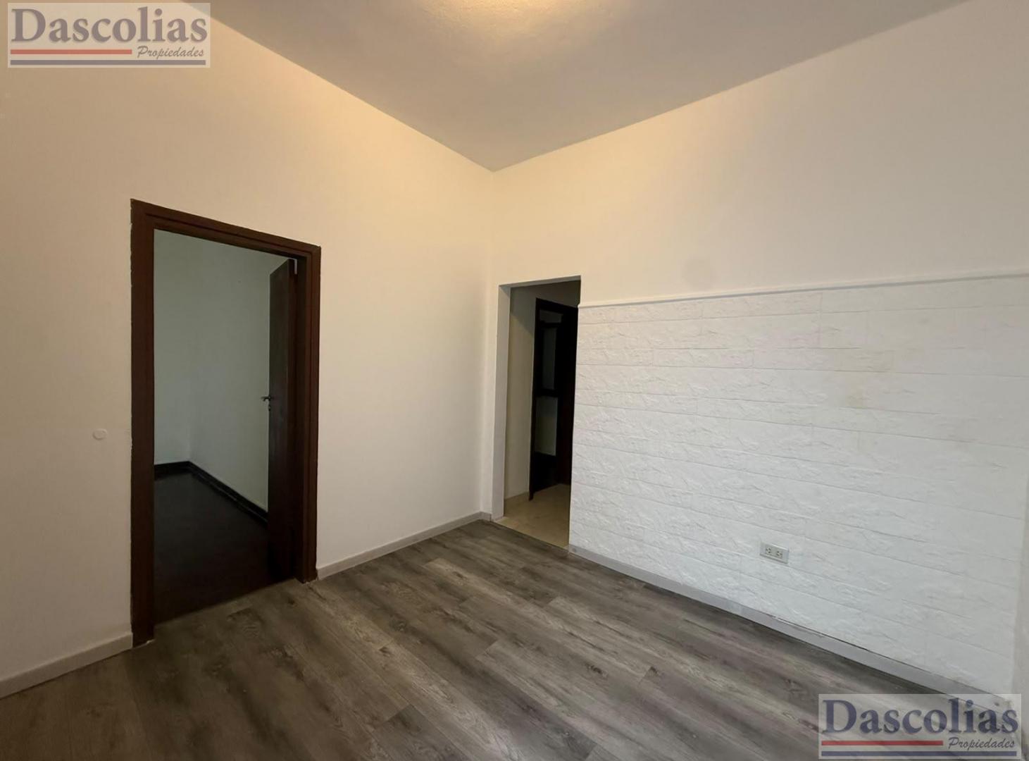 Foto de Muy lindo ph de 3 ambientes por pasillo, con patio, en buena ubicación., imagen 1
