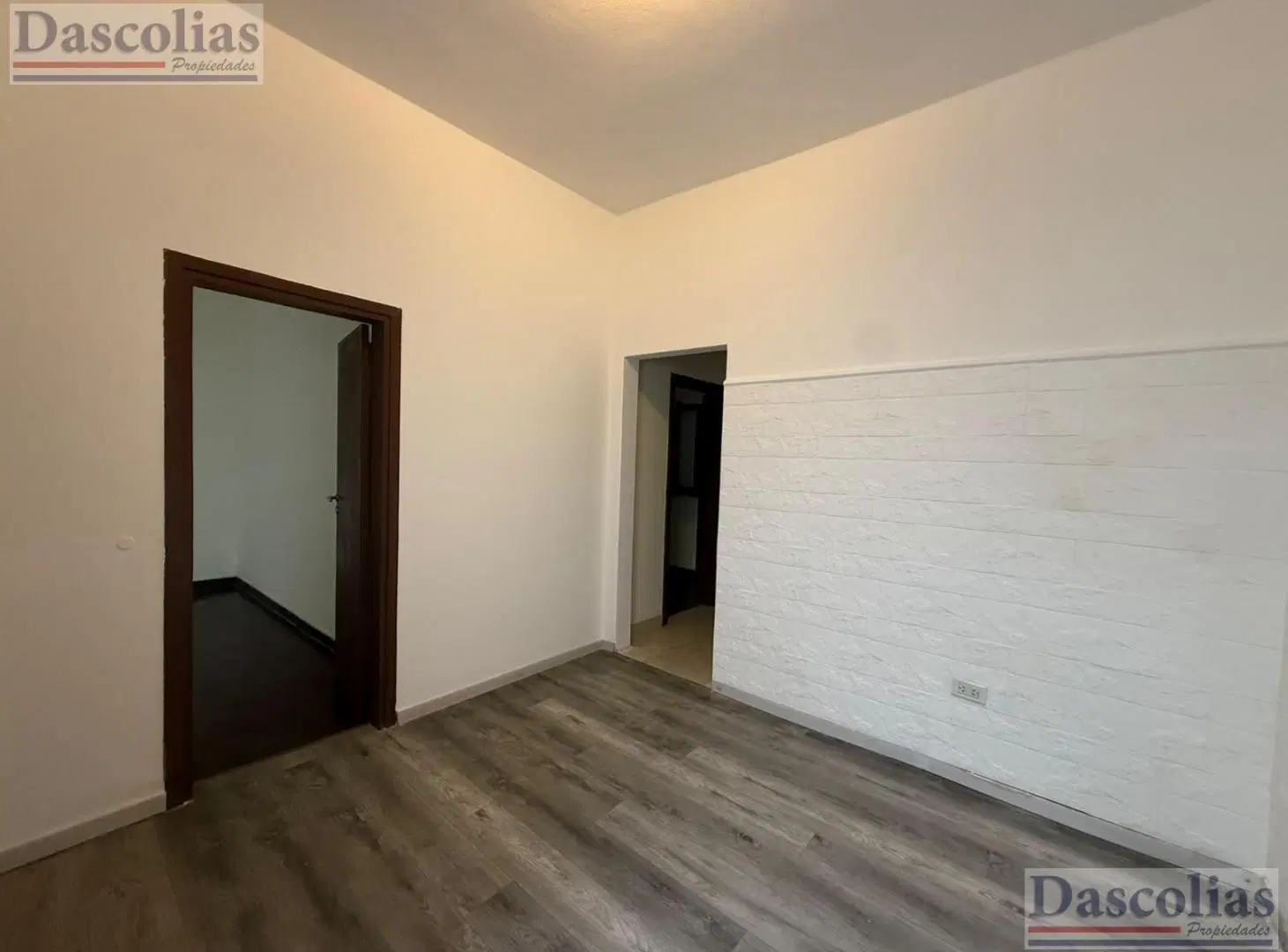 Muy lindo ph de 3 ambientes por pasillo, con patio, en buena ubicación. 1