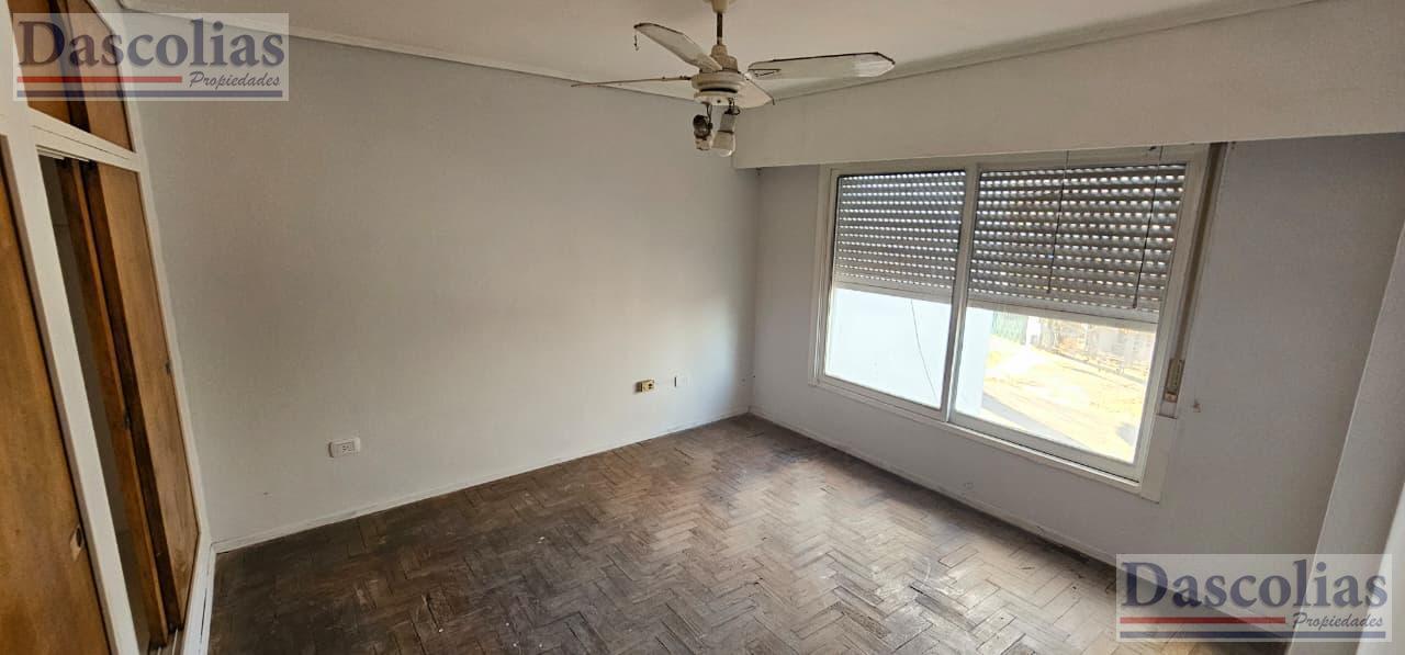 Foto de PH de 4 Ambientes en Alquiler en Banfield Oeste, imagen 3