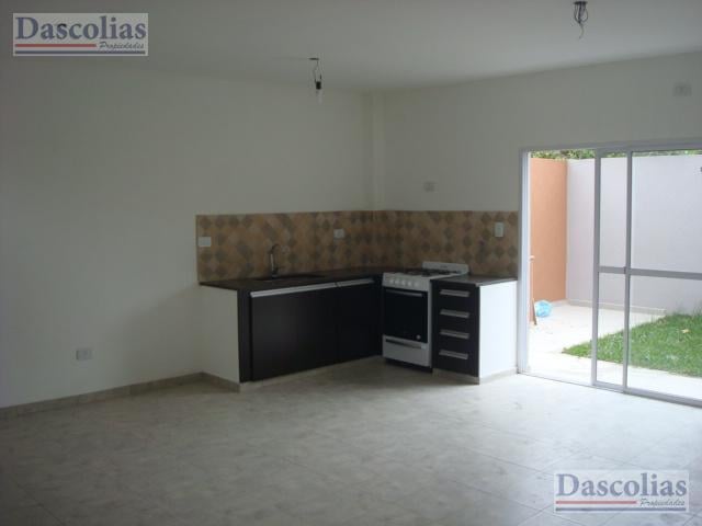 Foto de PH Duplex de 4 Ambientes en Venta en Banfield Oeste con Cochera, imagen 1