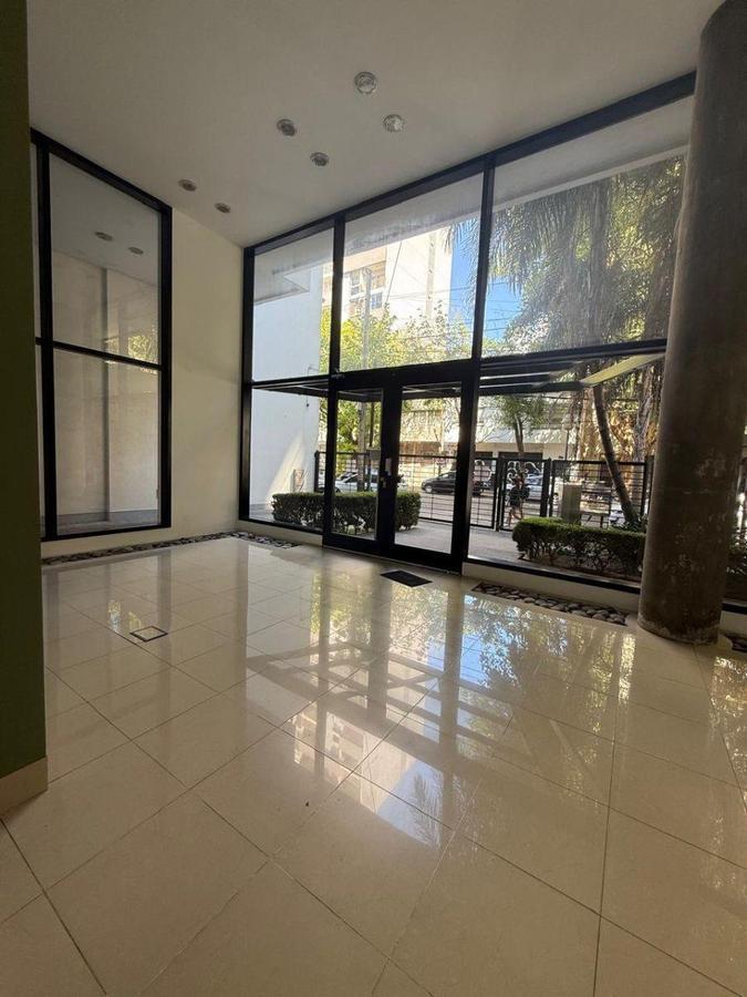 Foto de HERMOSO DEPTO DE 2 AMBIENTES CON COCHERA DOBLE! MUY BUENA UBICACION!, imagen 2