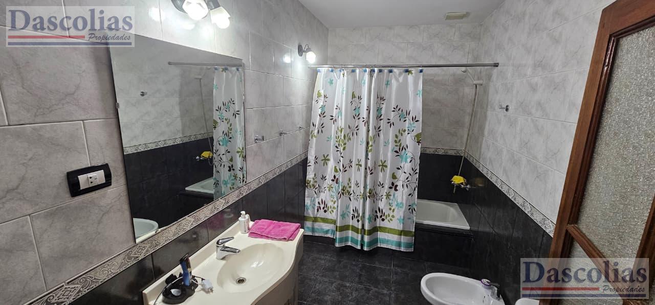 Foto de Casa en Venta de 5 Ambientes en Remedios De Escalada, imagen 2