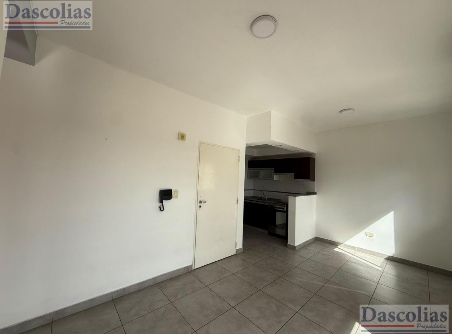Foto de Departamento de 2 ambientes en pleno centro de Remedios De Escalada, imagen 5