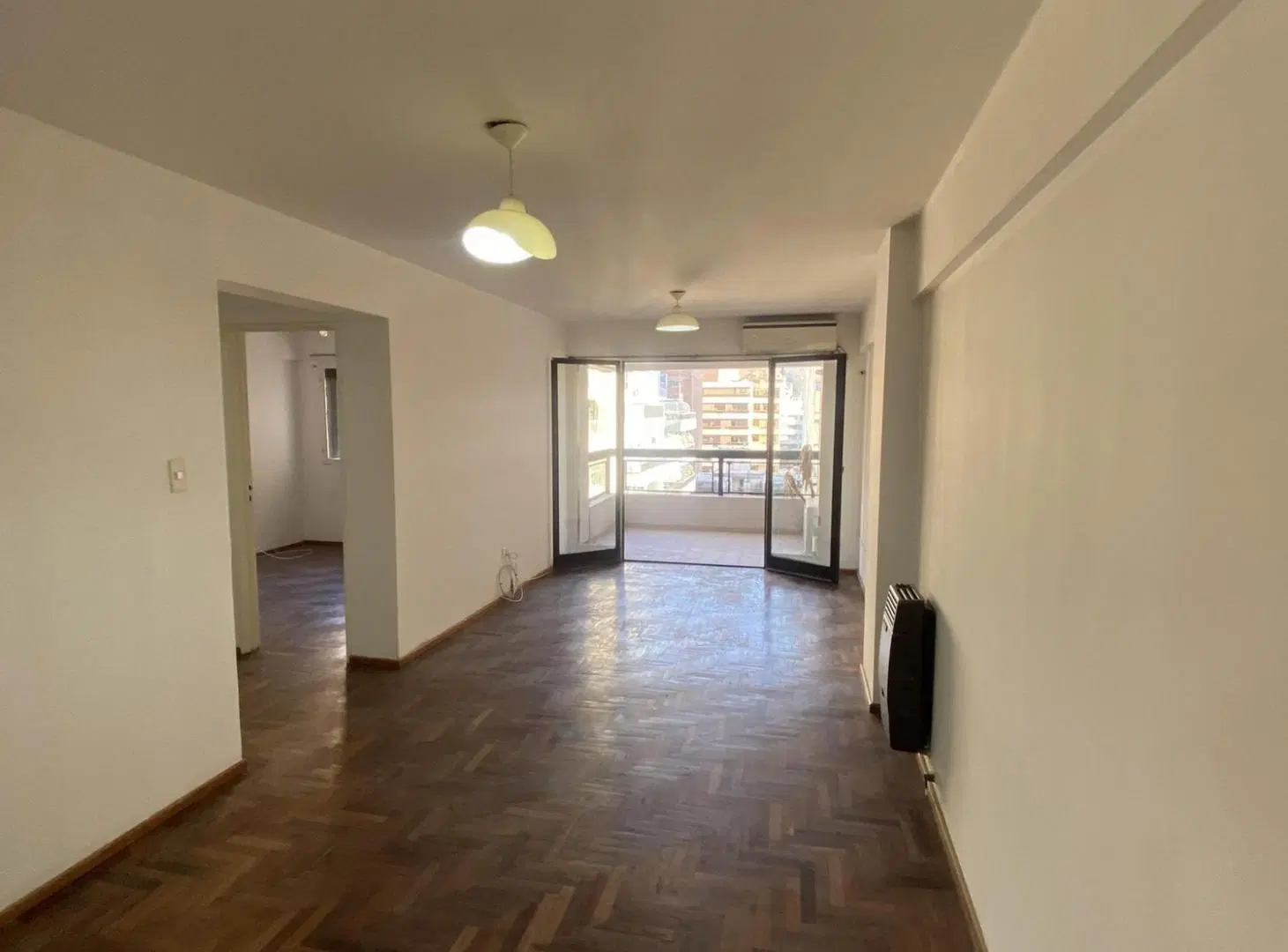 Departamento 2 dormitorios amplios con balcón sobre calle Estrada 2