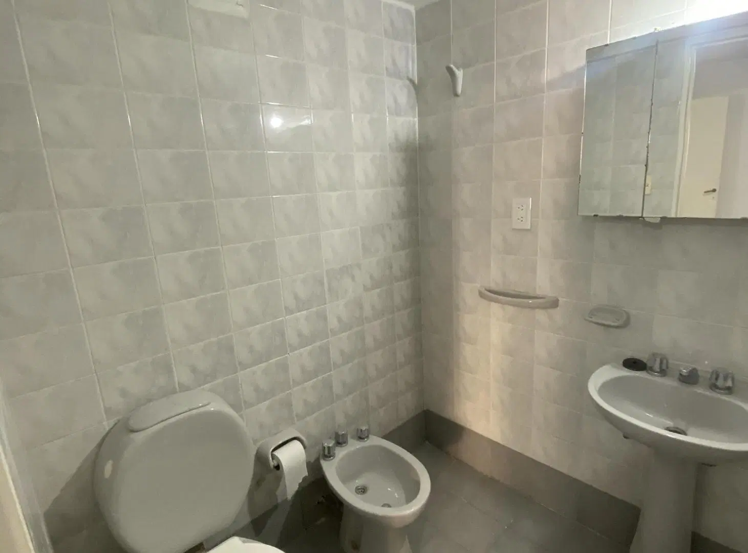 Departamento 2 dormitorios amplios con balcón sobre calle Estrada 4