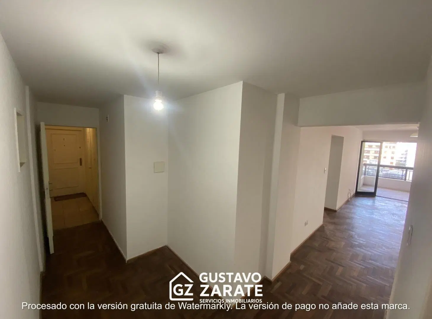 Departamento 2 dormitorios amplios con balcón sobre calle Estrada 5