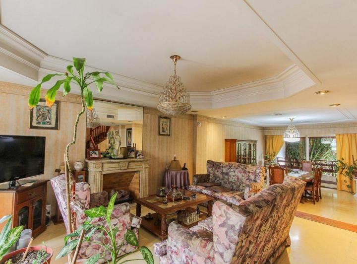CASA 5 AMBIENTES VENTA FLORES QUINCHO PILETA 5