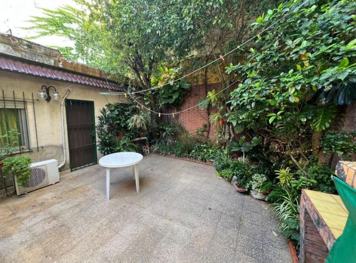 CASA 5 AMBIENTES VENTA FLORES CON PATIO 4